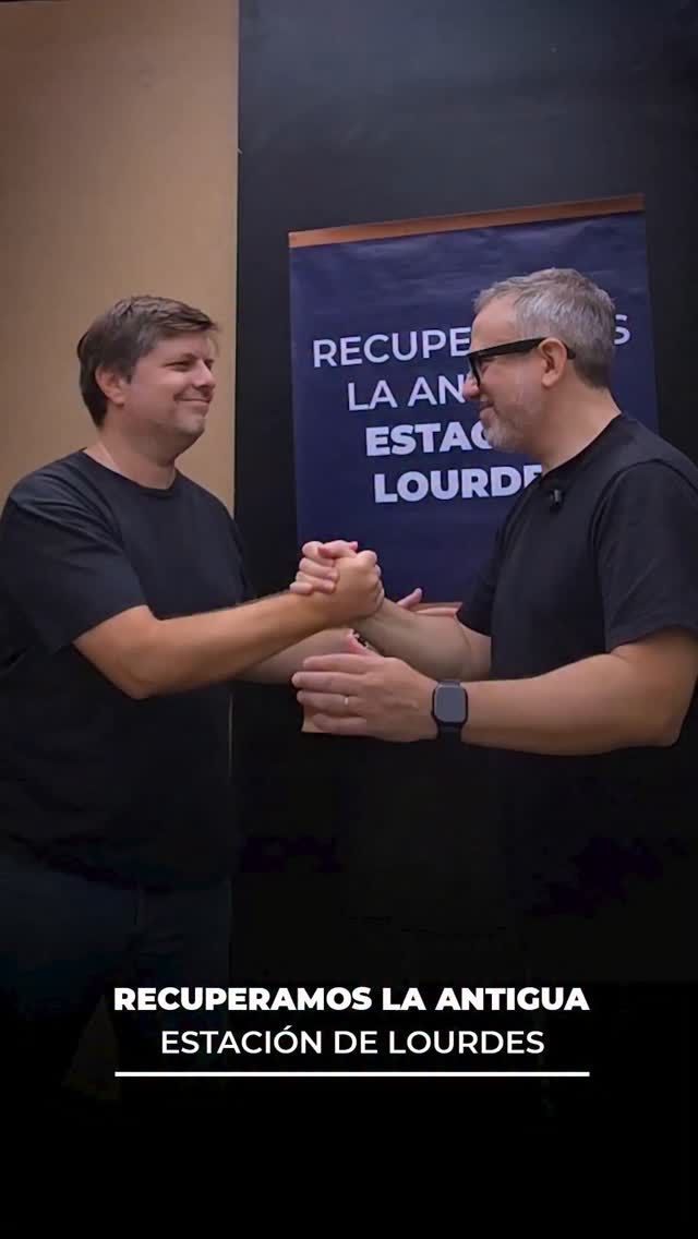 ¡Recuperamos la vieja estación de Lourdes! 🚂

Después de años de trabajo, logramos que este emblemático espacio vuelva a ser de las familias de #SantosLugares. Fue un hito que nos llevó mucho esfuerzo y gestiones con el Ferrocarril Urquiza hasta conseguir el permiso para intervenir y poner en valor este predio clave para #3F. No podíamos perderla. Nuestras localidades crecieron de la mano del tren y esta estación guarda los recuerdos de muchos vecinos que de chicos jugaban ahí.

Durante el operativo y mientras trabajamos con las familias de los terrenos linderos, realizamos una limpieza profunda porque estaba llena de basura, ratas y chatarra. Además, trabajamos en el rescate y relocalización de los animales que se estaban en el predio, entre ellos perros, conejos y gallinas.

¿Qué se viene ahora? Este es el primer paso para transformarla en un nuevo lugar patrimonial y cultural. Queremos que las nuevas generaciones también puedan disfrutarla con talleres, muestras y un espacio dedicado a nuestra historia ferroviaria 👏