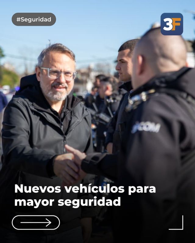 Tu seguridad no se negocia 🚔🚨

Gracias al continuo esfuerzo por mejorar la seguridad en nuestros barrios, sumamos 10 nuevos patrulleros blindados y equipados con la última tecnología y 20 motos que ya están patrullando las calles de #TresDeFebrero. Esta flota se suma al trabajo cotidiano para reforzar la prevención y acompañar a las familias en cada rincón del distrito.

Porque tu seguridad es una prioridad absoluta, invertimos en recursos y trabajamos en equipo con la Policía y el #3FCOM para actuar rápidamente ante cualquier situación.