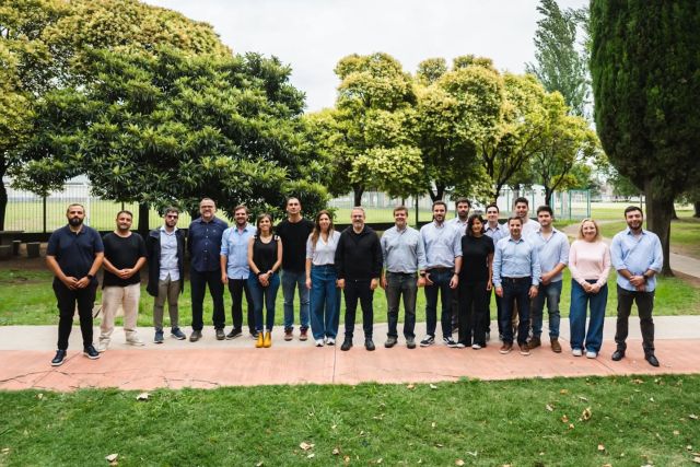 Mismo sueño, mismo camino

Estas son las personas que van a seguir transformando nuestro querido #TresDeFebrero y generando más buenas noticias.

Junto a nuestro intendente @aybar_rodrigo y el acompañamiento de @reichdany desde la Secretaría de Capital Humano, la primera y única del país, seguimos con este sueño que empezamos juntos hace tantos años.

¡Gracias por seguir confiando en nuestro hacer!