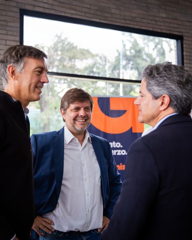 El futuro empieza con una oportunidad 💼💪

Con el apoyo de @jpmorgan nos reunimos en el Museo del Fitito junto a @cippec, @empower_foundation, @programaempujar y @zigla.la para el lanzamiento de Generación Trabajo. Un programa que acerca capacitación, crecimiento personal y oportunidades concretas de inserción laboral a jóvenes vulnerables de #TresDeFebrero.

Mediante la colaboración entre los sectores público y privado, brindaremos acceso a cursos de formación para el aprendizaje de oficios y habilidades sociolaborales para luego generar un puente directo al empleo con instancias de intercambio con distintas empresas locales.

¡Creemos en el talento joven y en el valor de acompañarlo con grandes proyectos! ✅